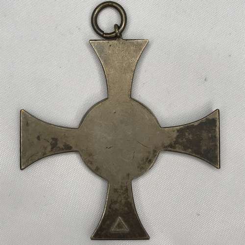 German Sisters Cross WW2