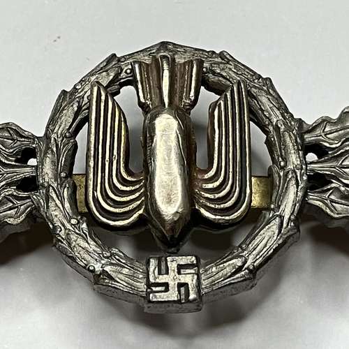 Luftwaffe Bomber Clasp in Gold