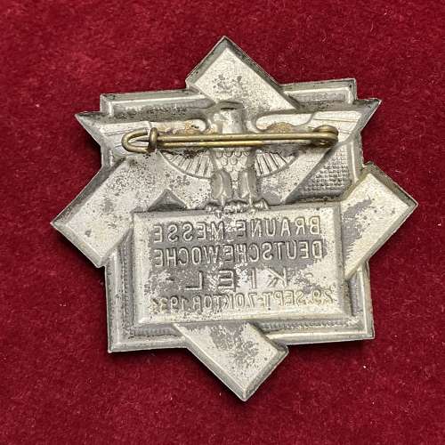 Braune Messe Deutsche Woche Kiel 1934 Badge